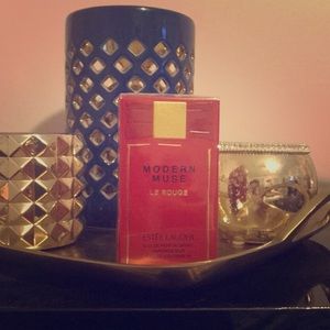 Modern Muse Le Rouge